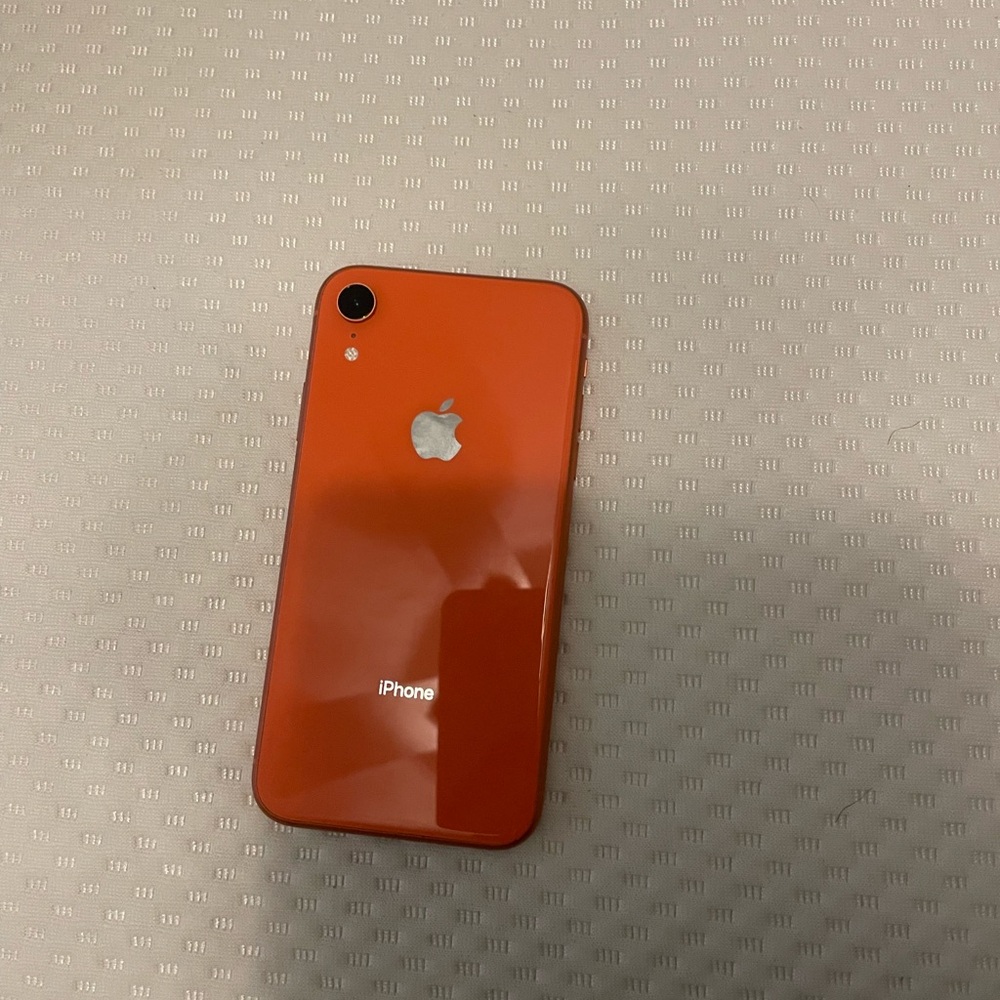 Unlocked iPhone XR (Coral) 256gb Great condition 
20 Free phone cases